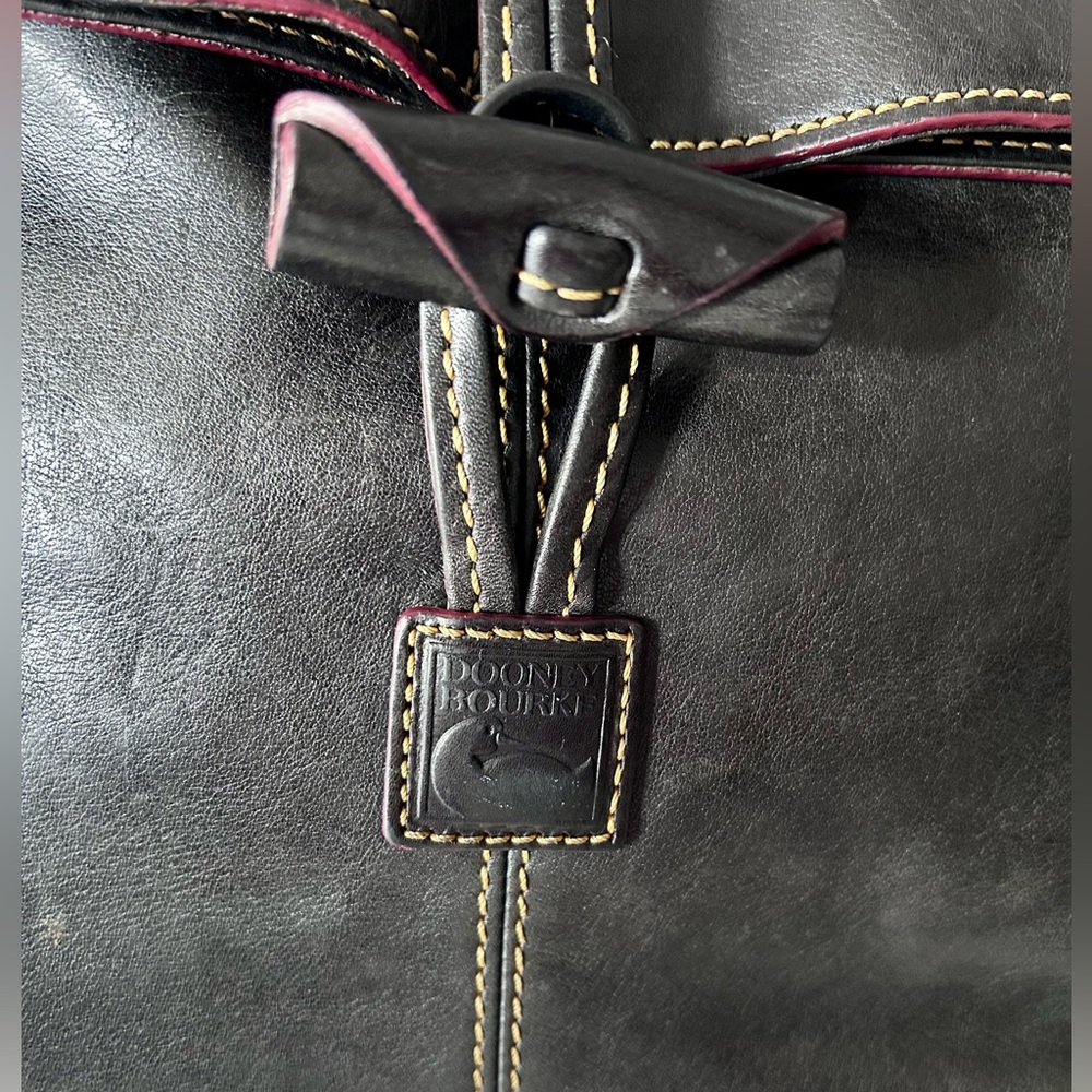 DOONEY & BOURKE FLORENTINE BLACK LEATHER SHOULDER BAG  Sleek polished leather - Picture 7 of 16